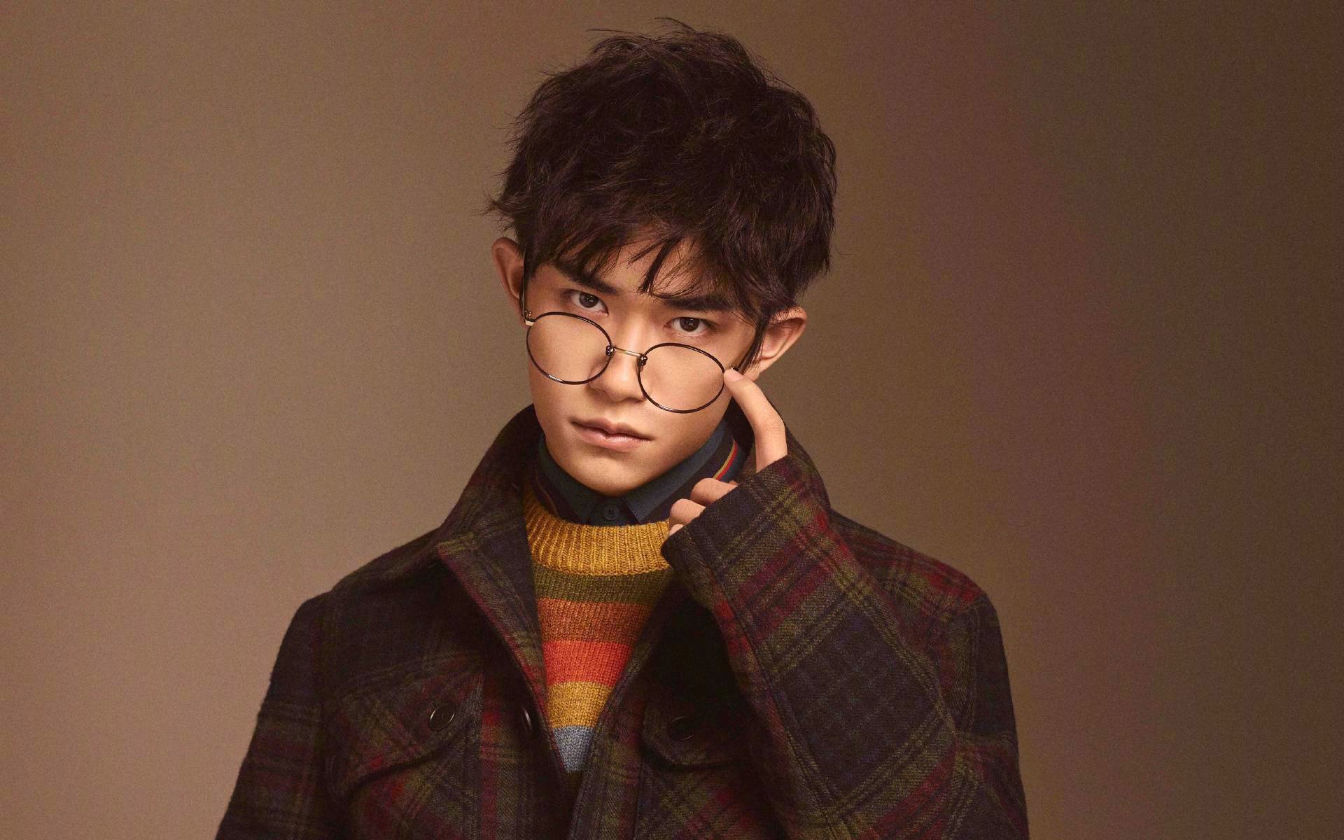 特色足球运动在边远地区农村中逐步普及，促进地区平衡发展，足球特色学校主题绘画