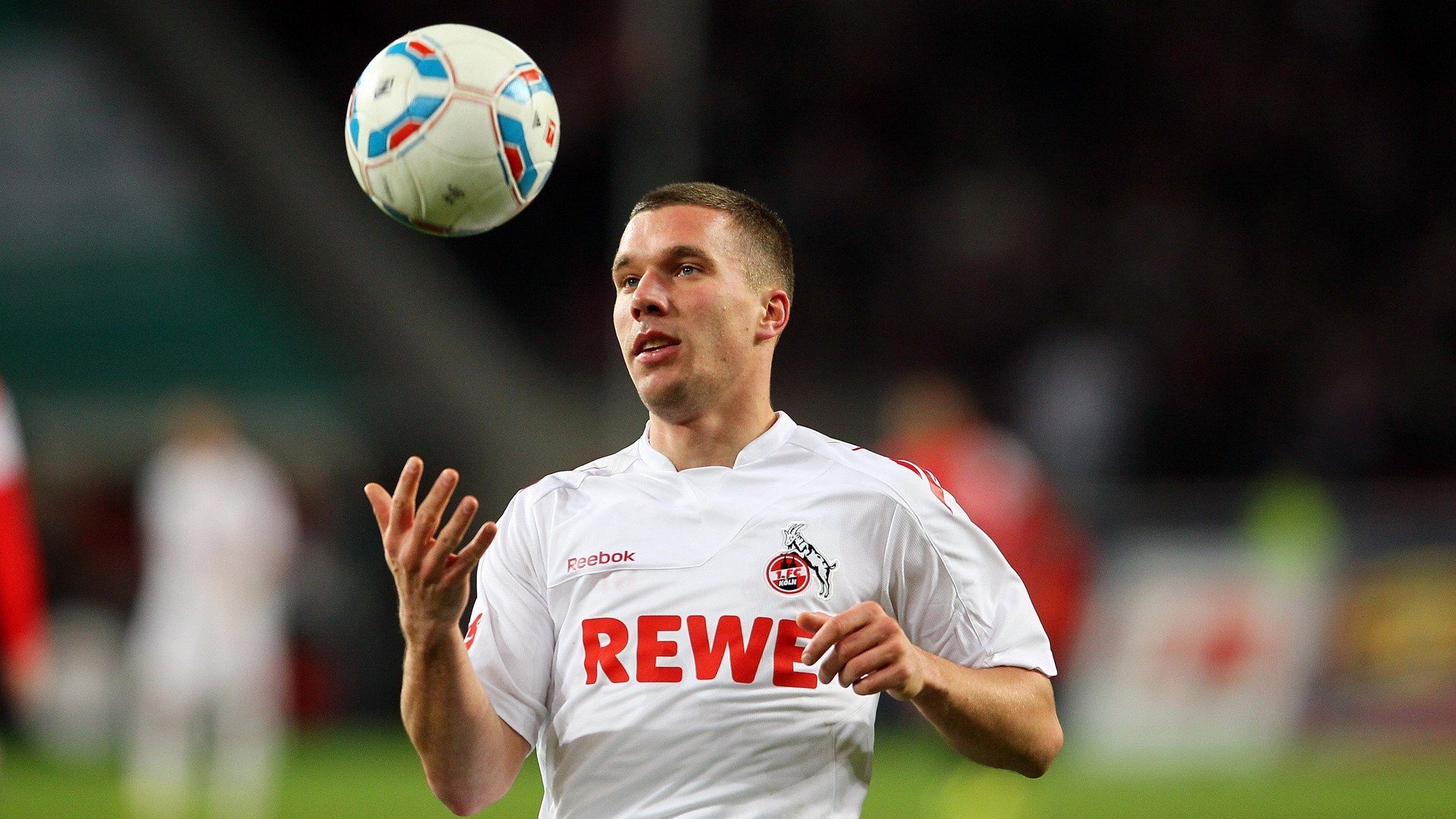 赛场外的激情：粉丝们的WRC狂欢派对与精彩瞬间